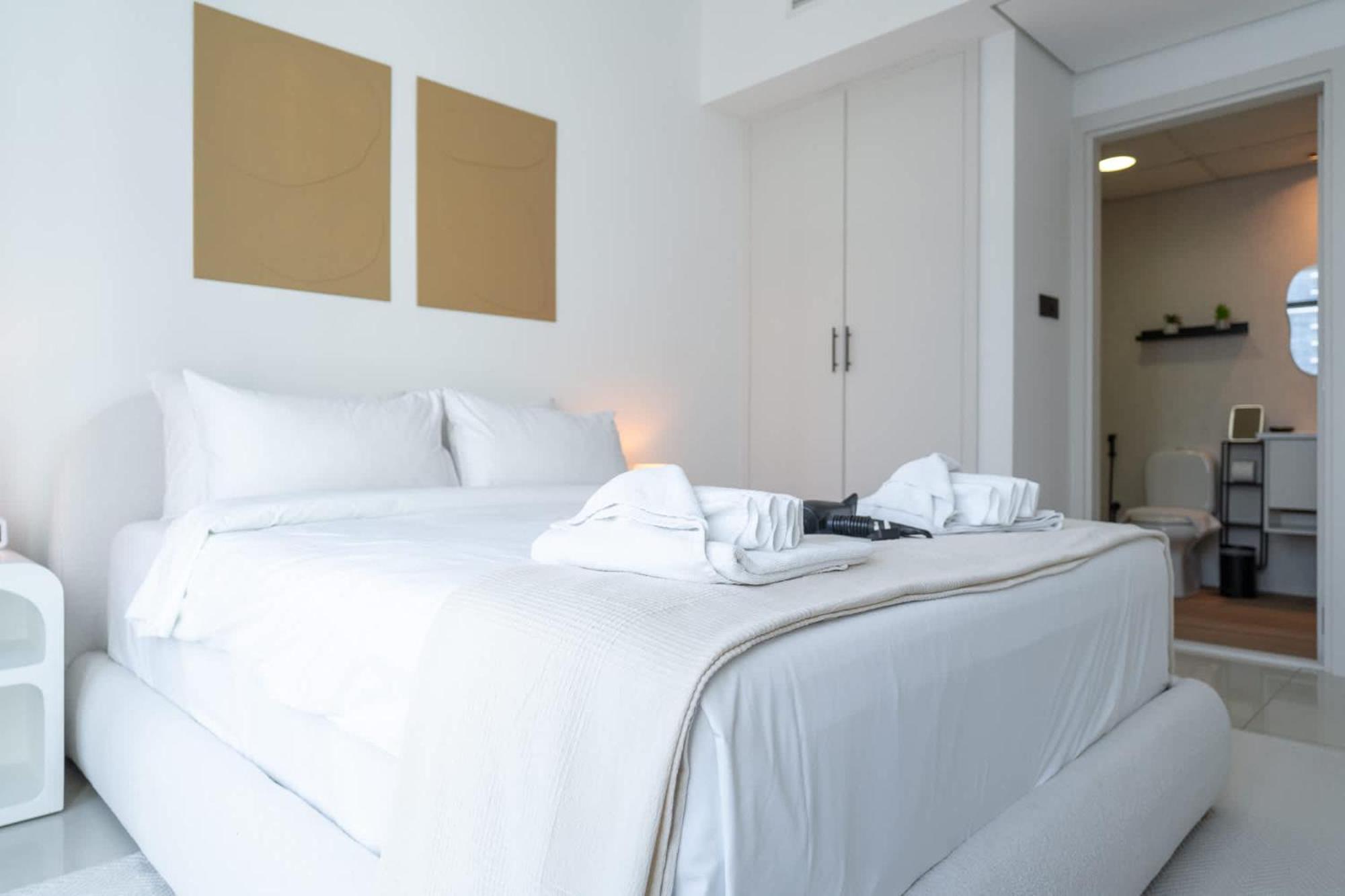 Stunning 1-Bedroom Apartment Perfect For 4 In Lakeside Residence Dubaj Kültér fotó